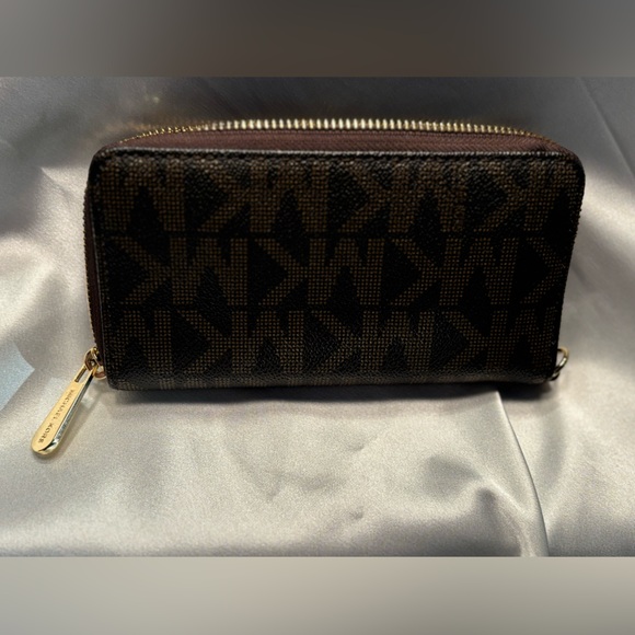 EUC Michael Kors Zippy Zip Around Long Wallet Monogram MK Logo - Picture 4 of 7